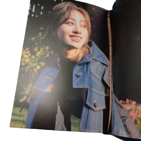 JIHYO ZONE The 1st Mini Album With Photo Book *Wear on book cover* - Picture 7 of 8